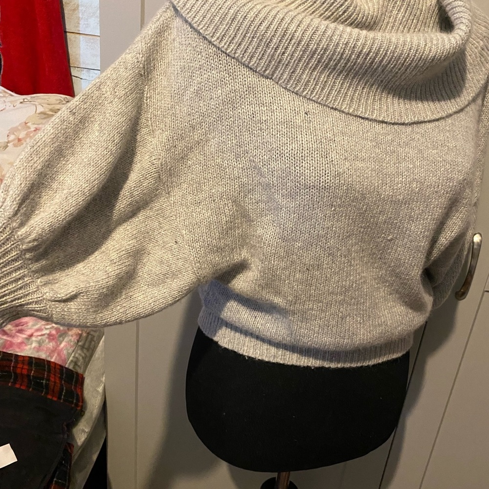 Sweater - Picture 4 of 9
